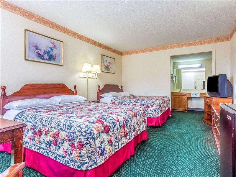 Days Inn By Wyndham Корнелия Экстерьер фото