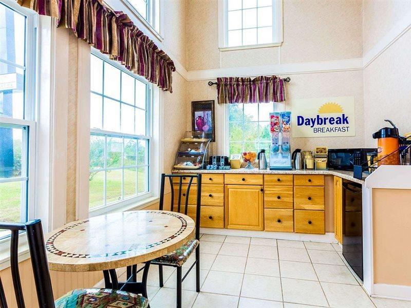 Days Inn By Wyndham Корнелия Экстерьер фото