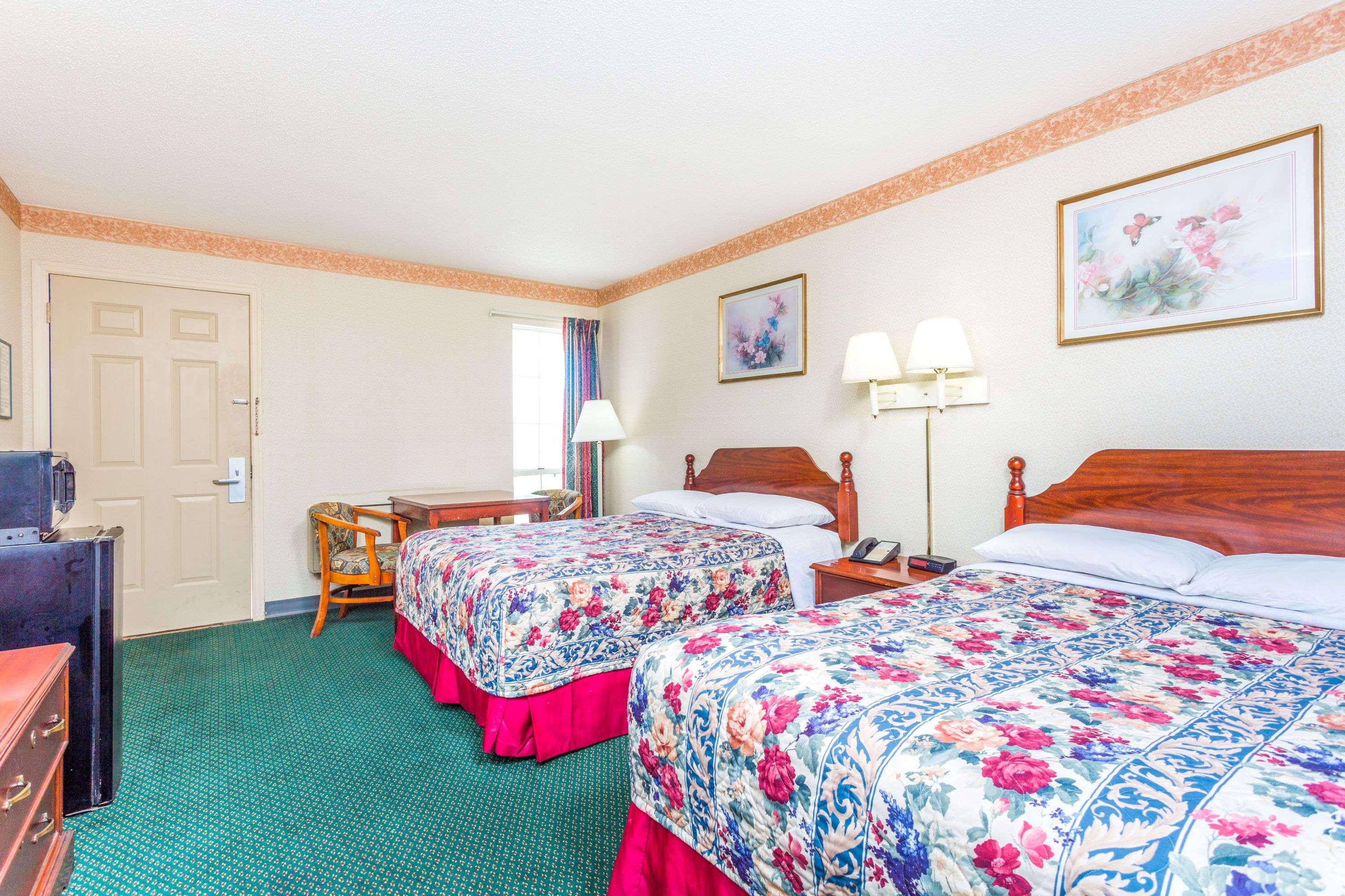 Days Inn By Wyndham Корнелия Экстерьер фото