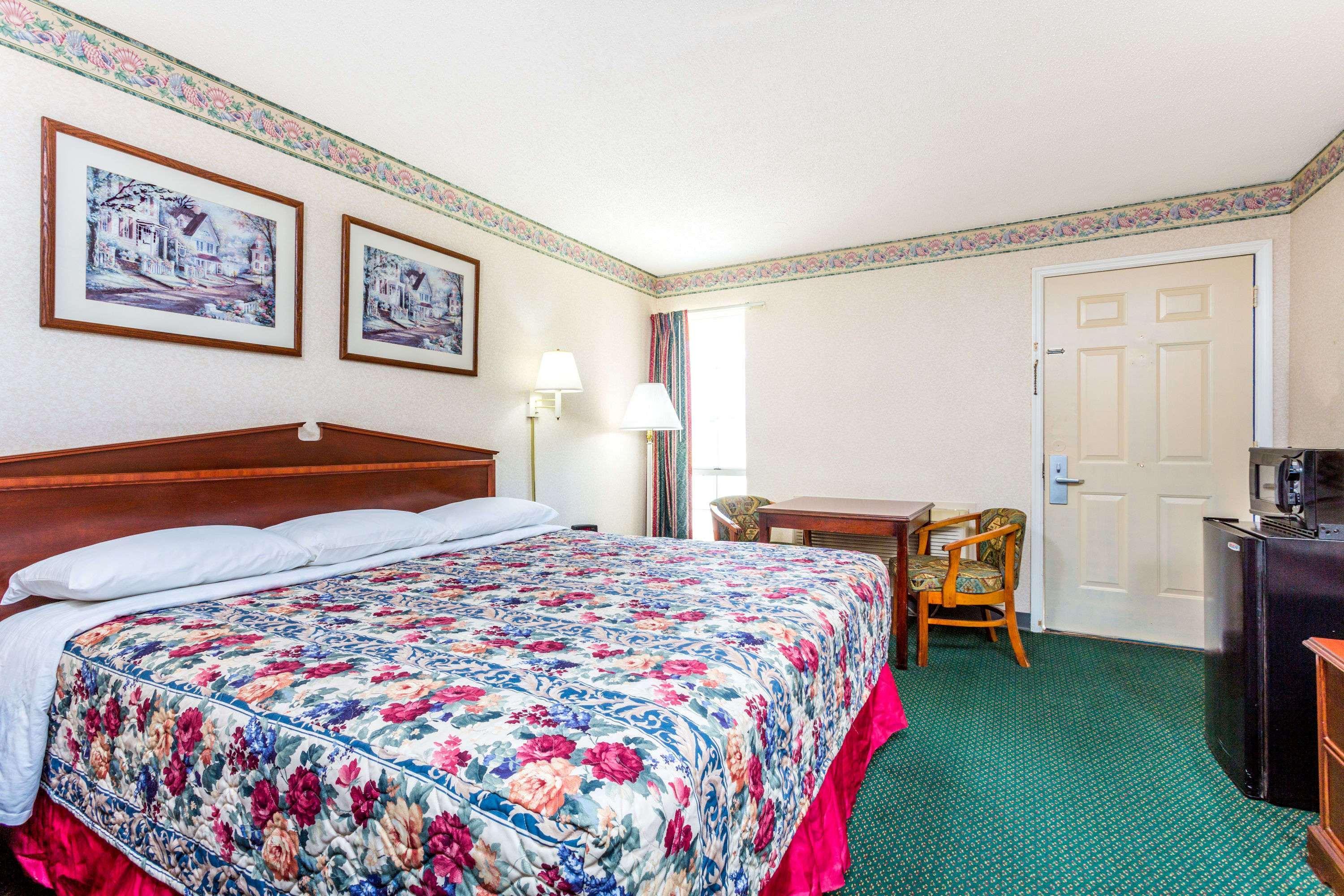 Days Inn By Wyndham Корнелия Экстерьер фото