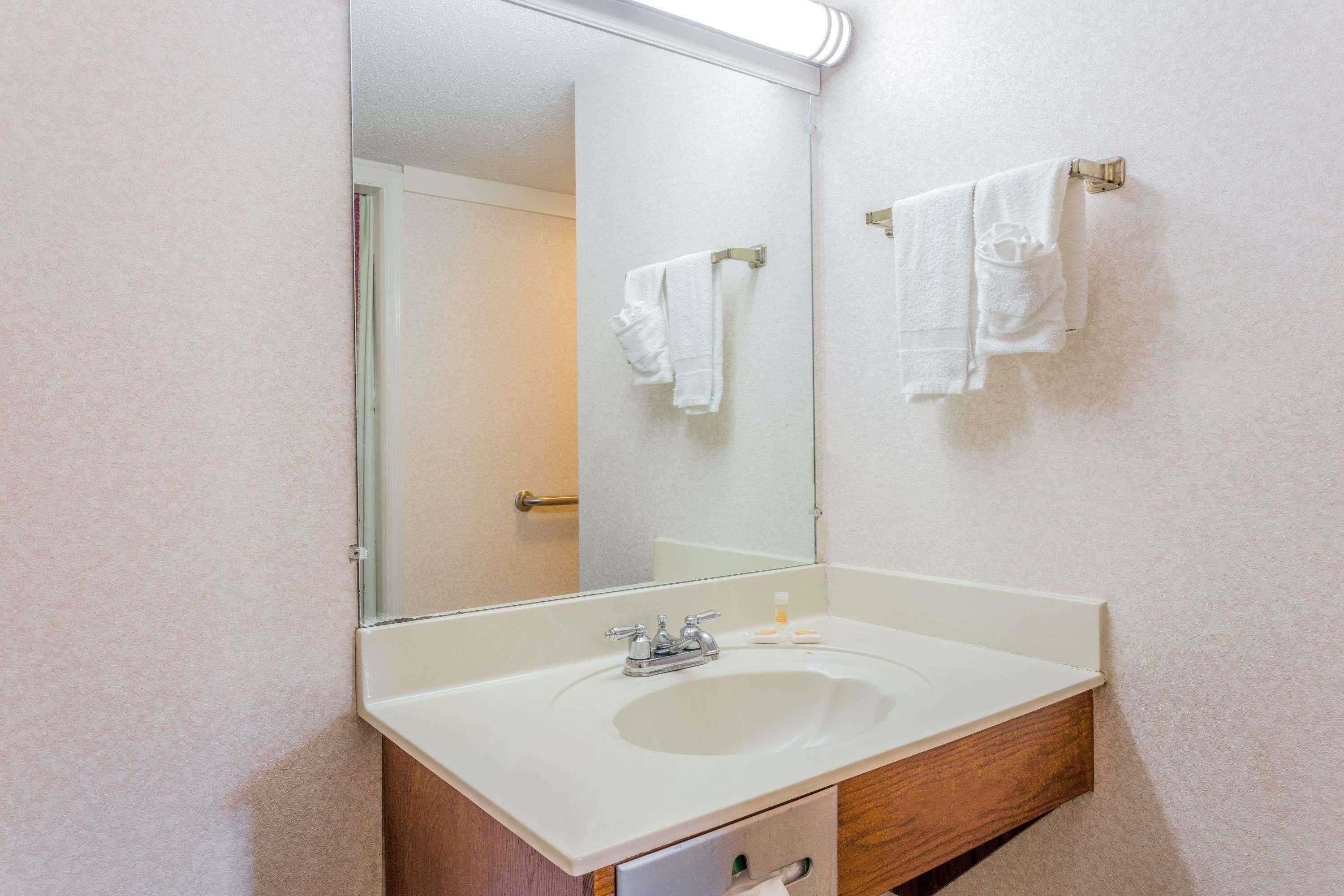 Days Inn By Wyndham Корнелия Экстерьер фото