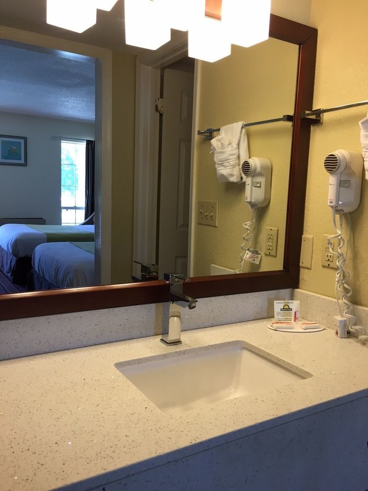 Days Inn By Wyndham Корнелия Экстерьер фото